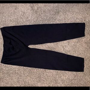 Capri length, spandex like legging🖤